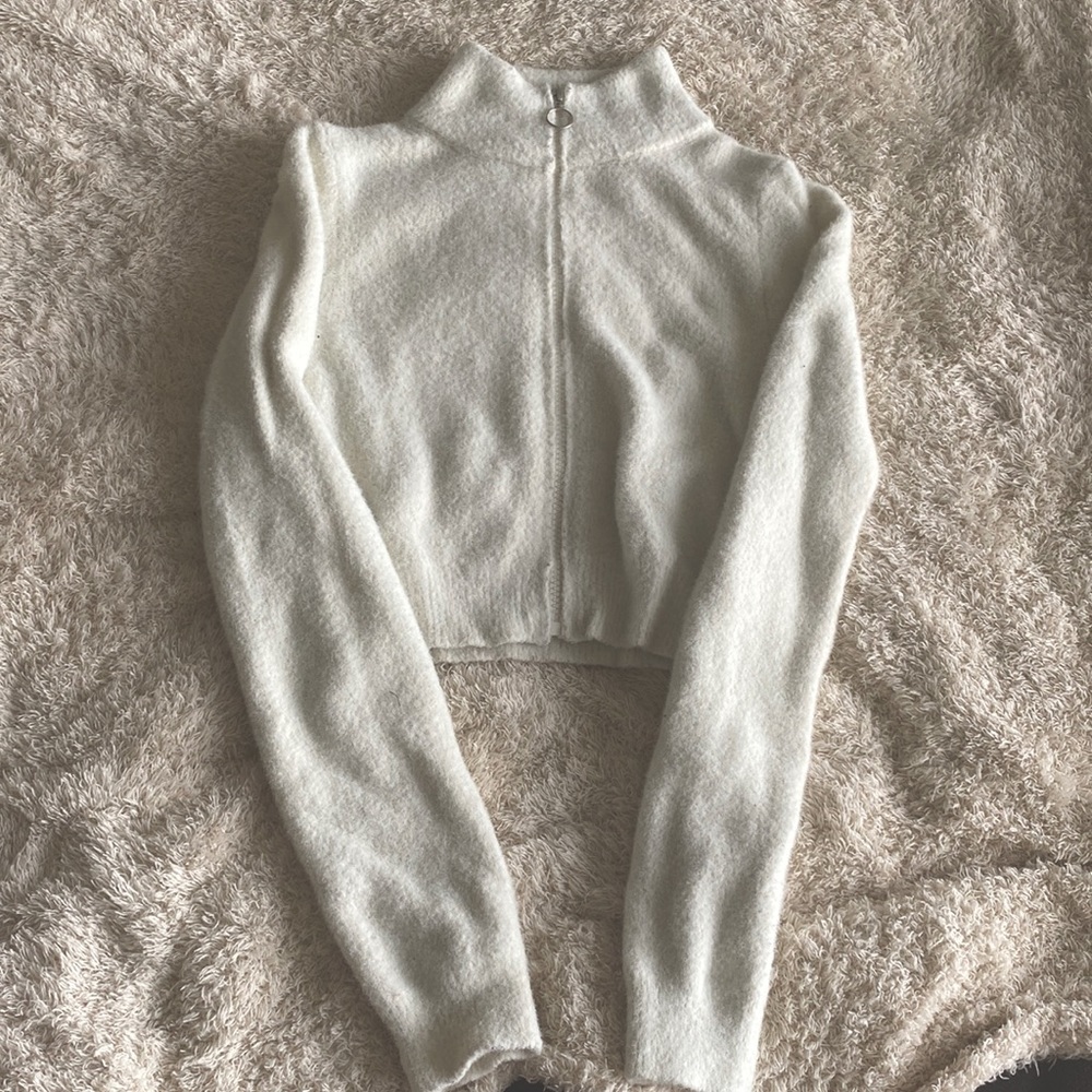 Cropped Zip-up sweater